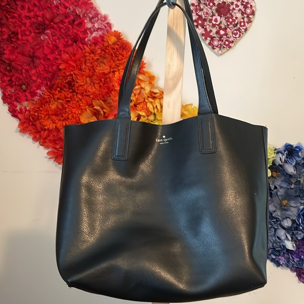 Kate Spade Arch Lauren Stripe Reversible
Tote In Black & Cream and Black. - Picture 14 of 15